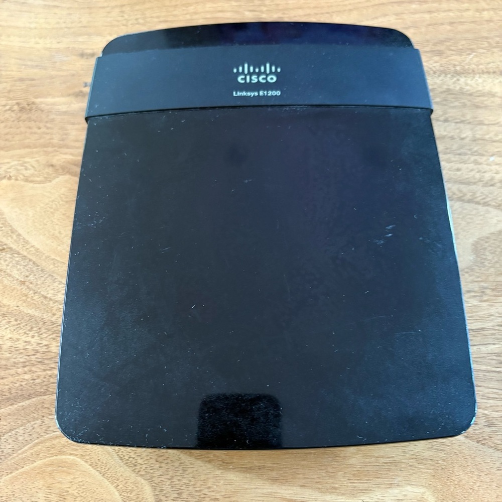 Cisco Linksys E1200 Black Router